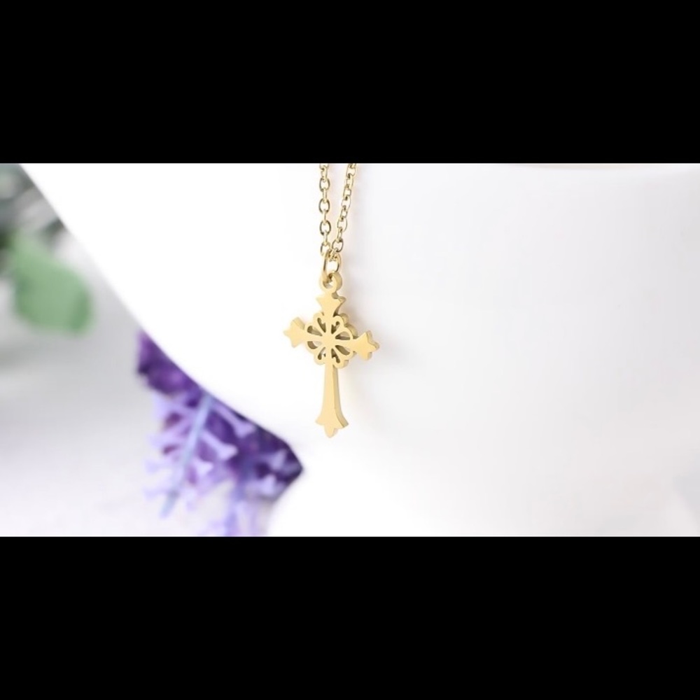 Stainless Steel Womens Cross Pendant Necklace 18”
